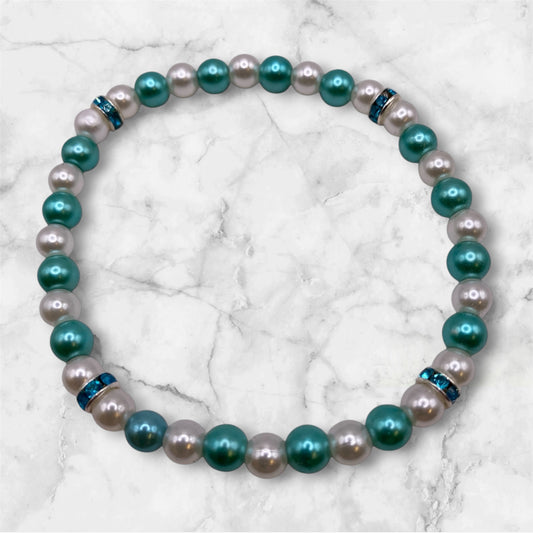 Pärlarmband med vita och turkosa vaxade glaspärlor