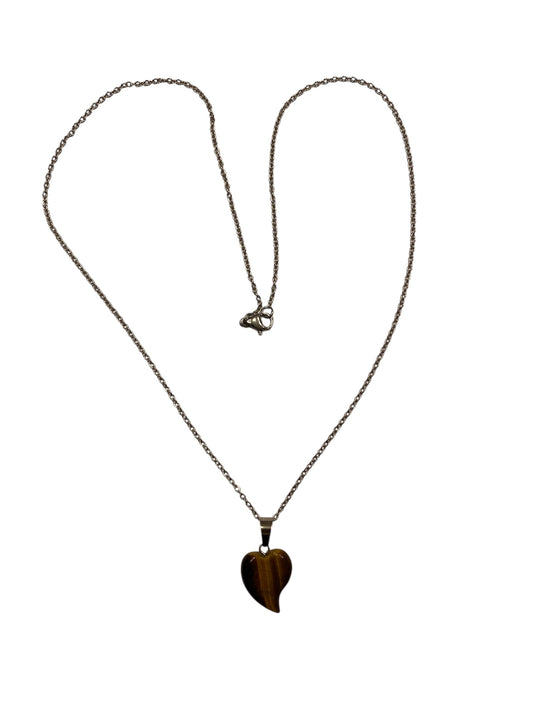 Halsband med hjärthänge i ädelstenen Tigeröga
