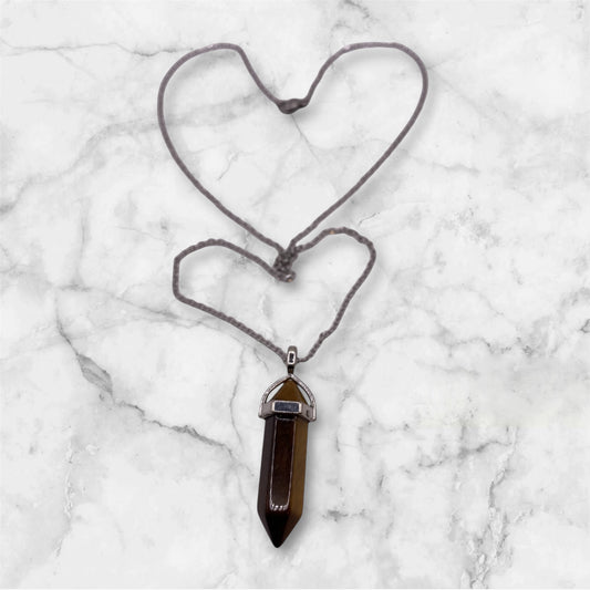 Halsband med hänge i ädelstenen tigeröga