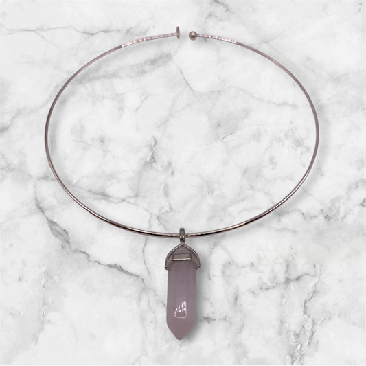 Silverfärgat choker halsband med rosenkvartssten