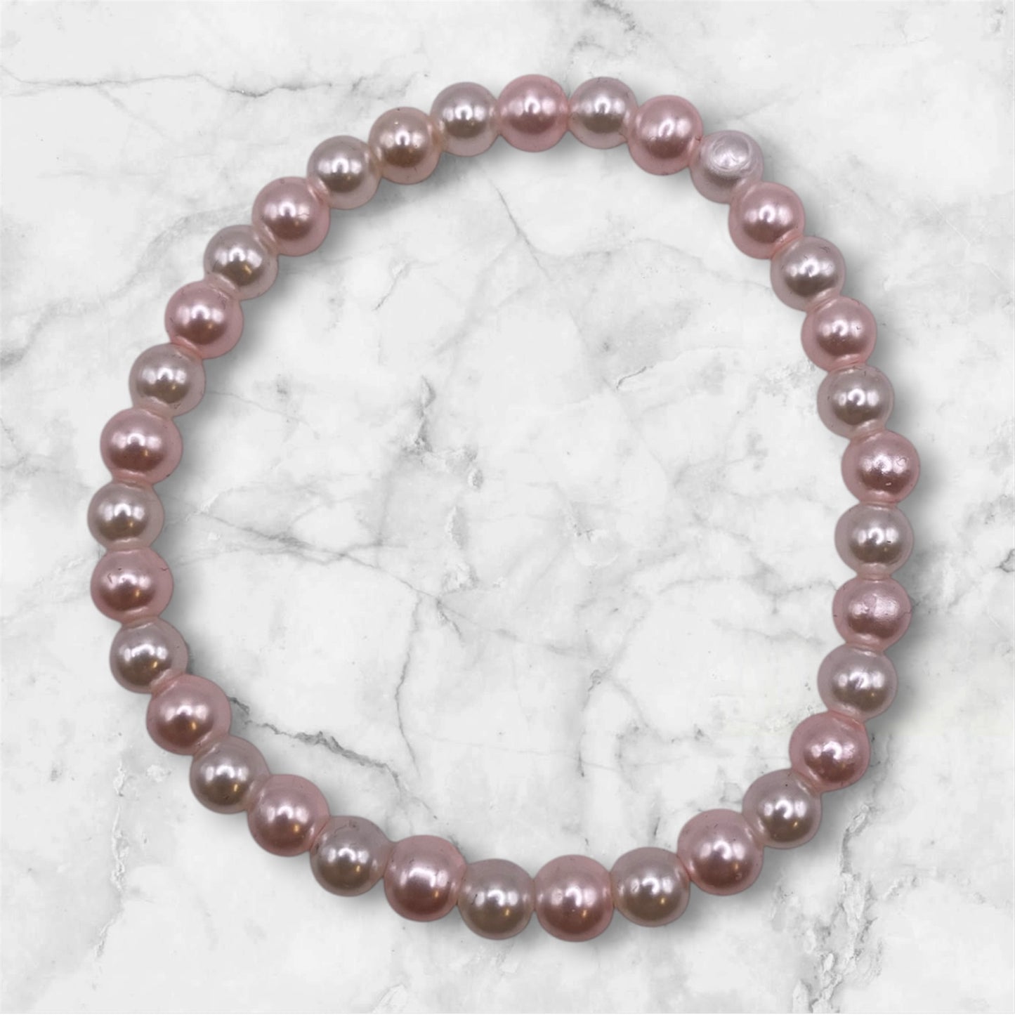 Pärlarmband med vita och rosa vaxade glaspärlor