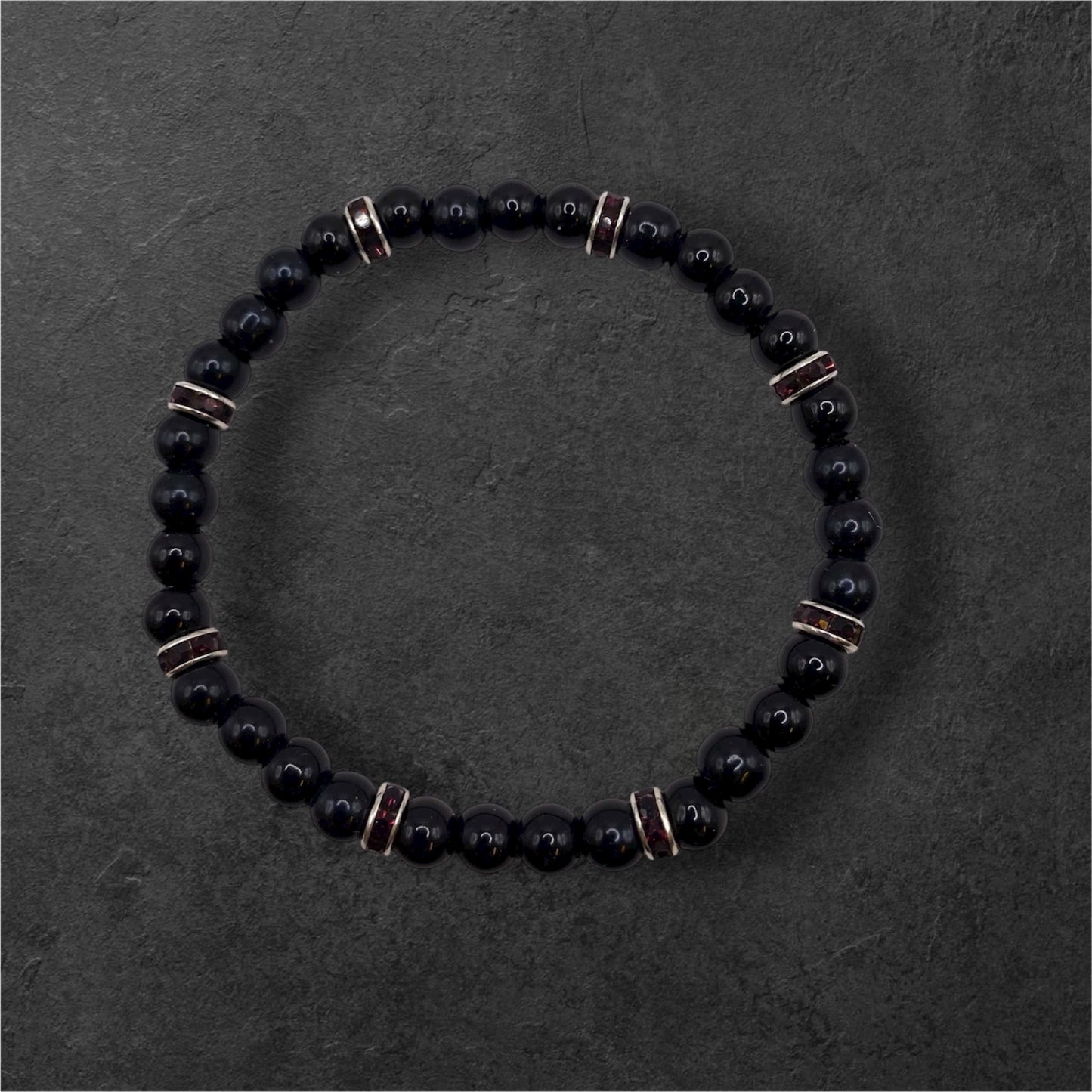 Svart pärlarmband med svarta strasstenar