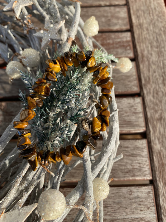 Bärnstensfärgat armband, gjord av halvädelstenen Tigeröga