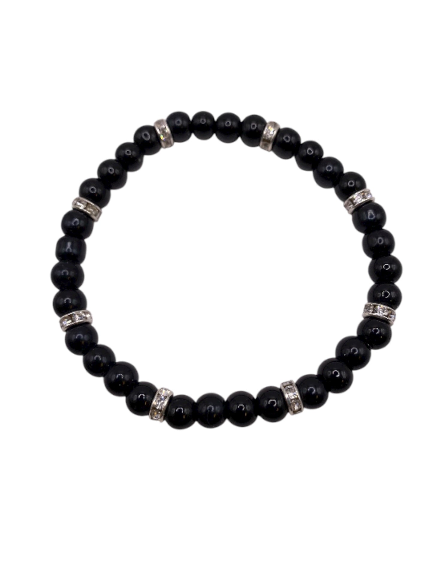 Svart pärlarmband med vita strasstenar.