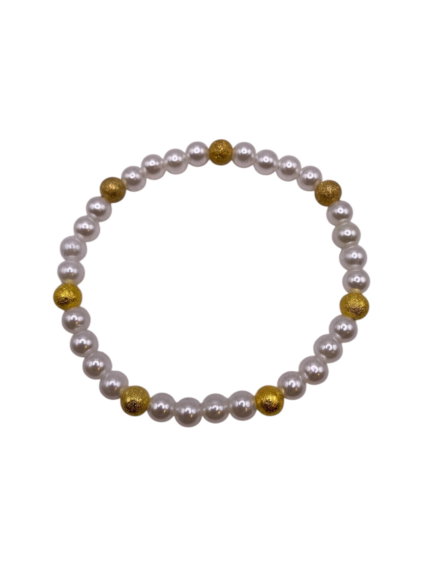 Pärlarmband med vita glaspärlor och guldfärgade  stardustpärlor