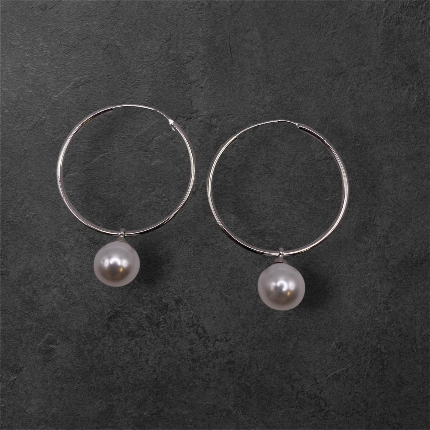 Silverhoops med pärlhänge, 25 mm