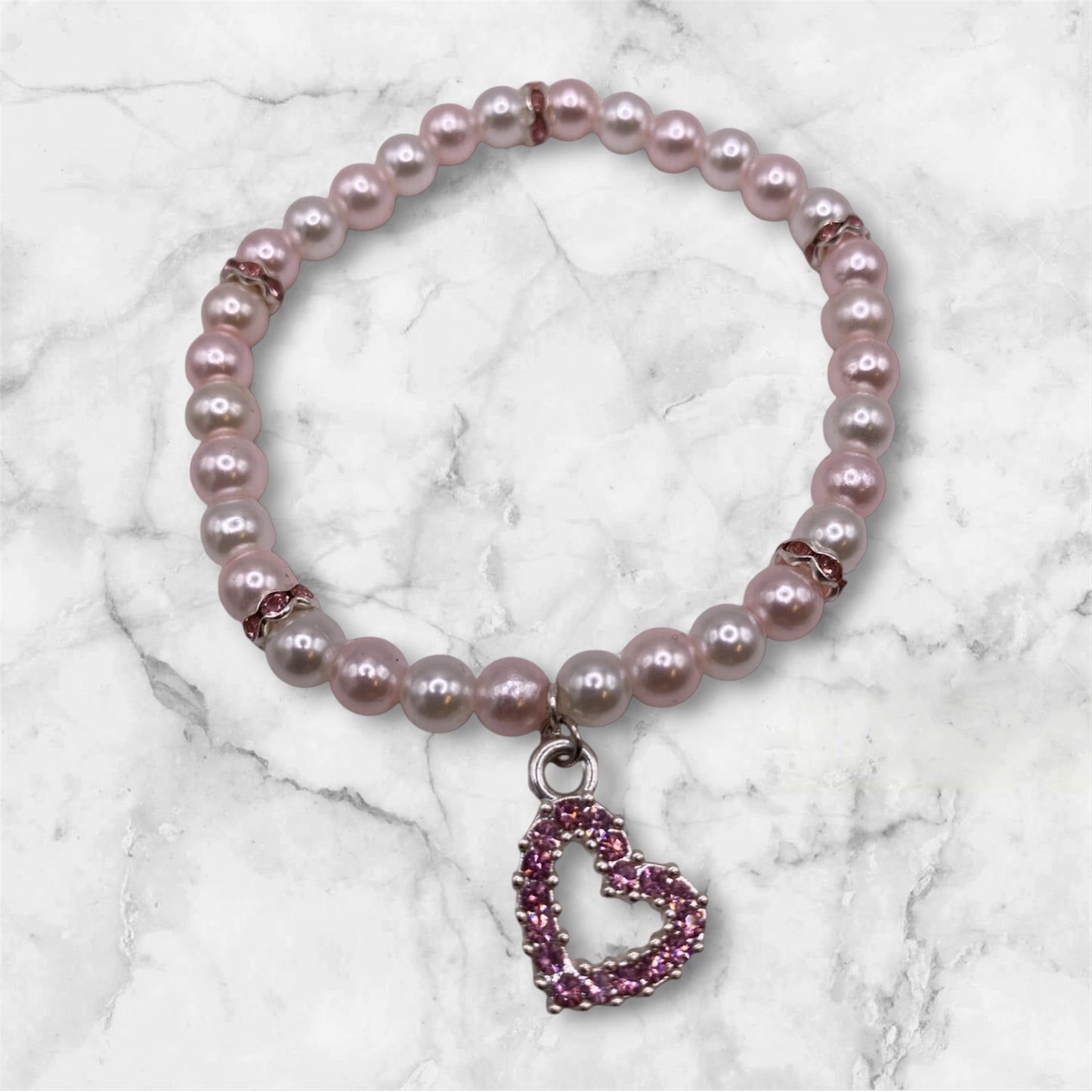 Pärlarmband med rosa strass hjärta och vita och rosa glaspärlor