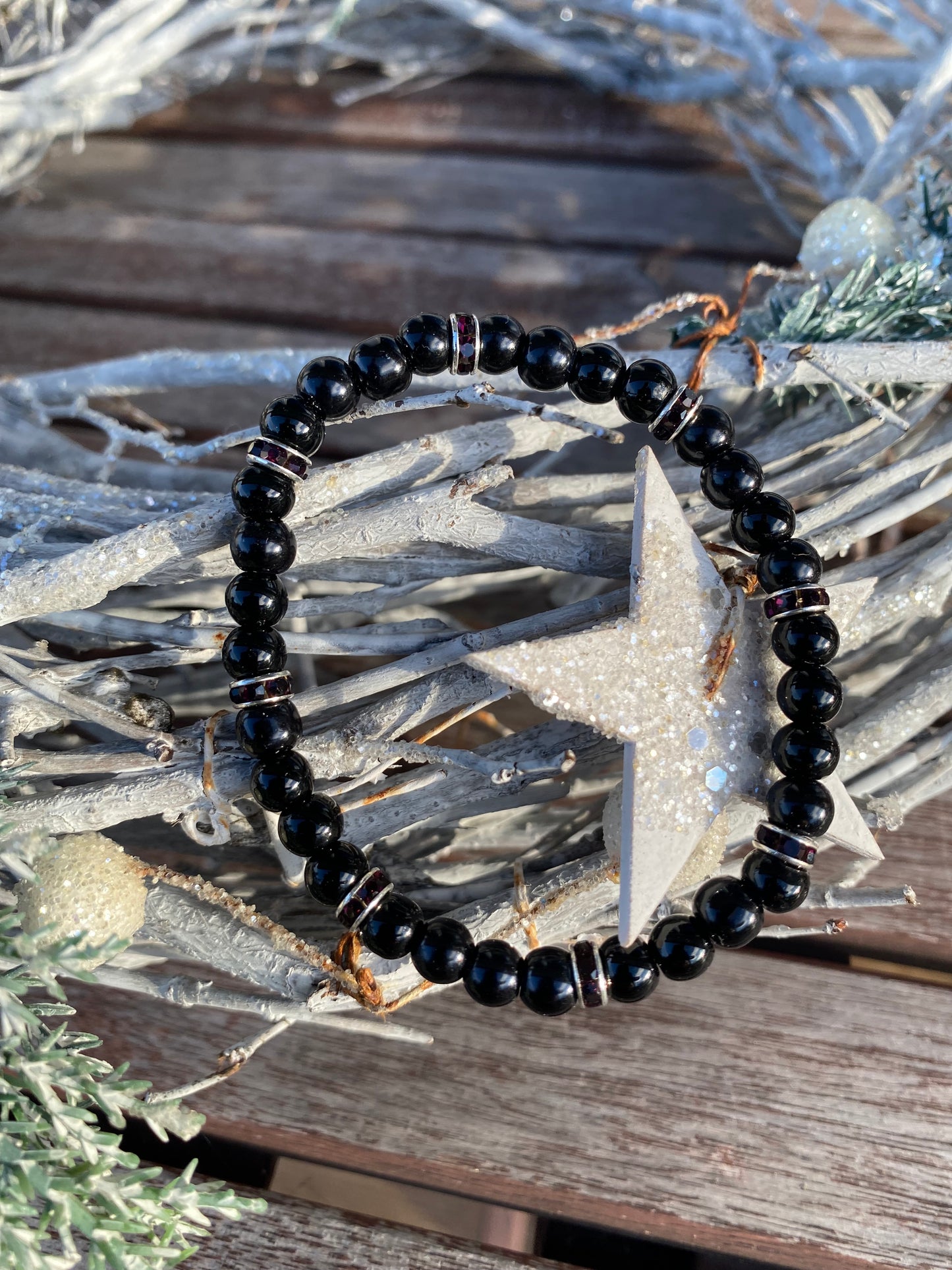 Svart pärlarmband med svarta strasstenar