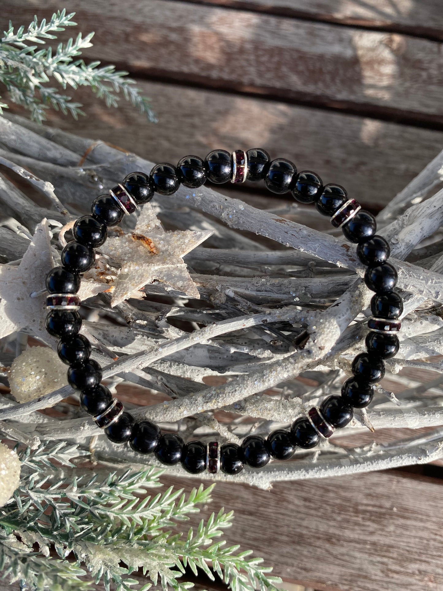 Svart pärlarmband med svarta strasstenar