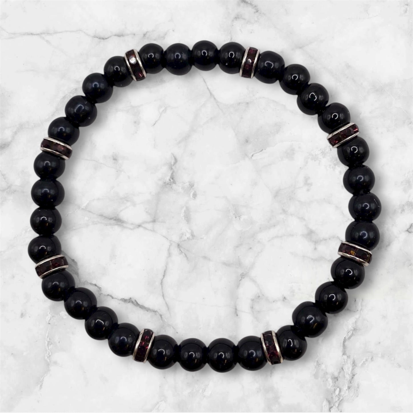 Svart pärlarmband med svarta strasstenar