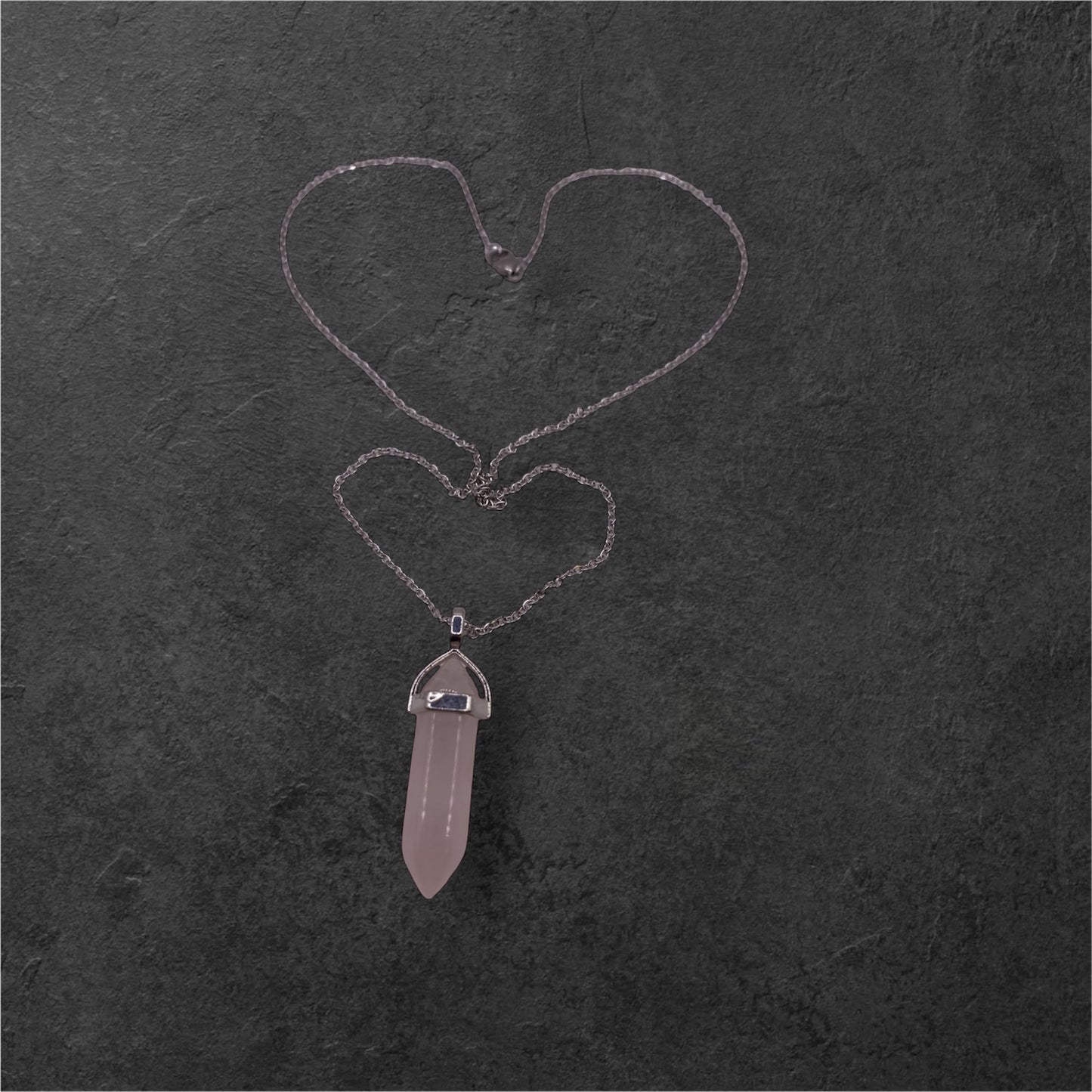 Halsband med rosenkvartshänge