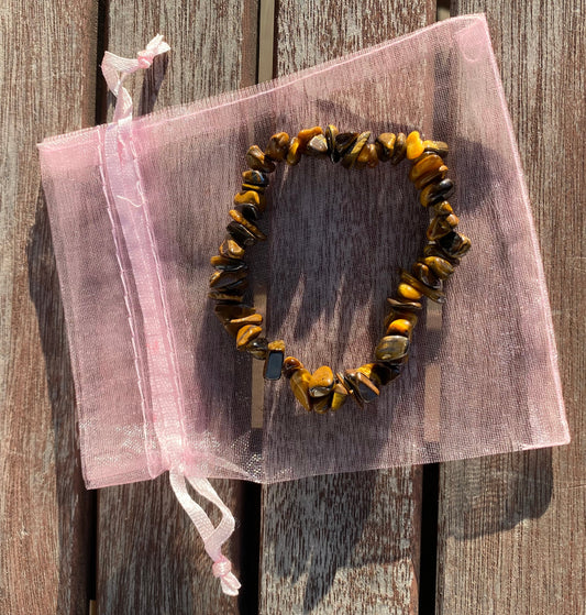 Bärnstensfärgat armband, gjord av halvädelstenen Tigeröga