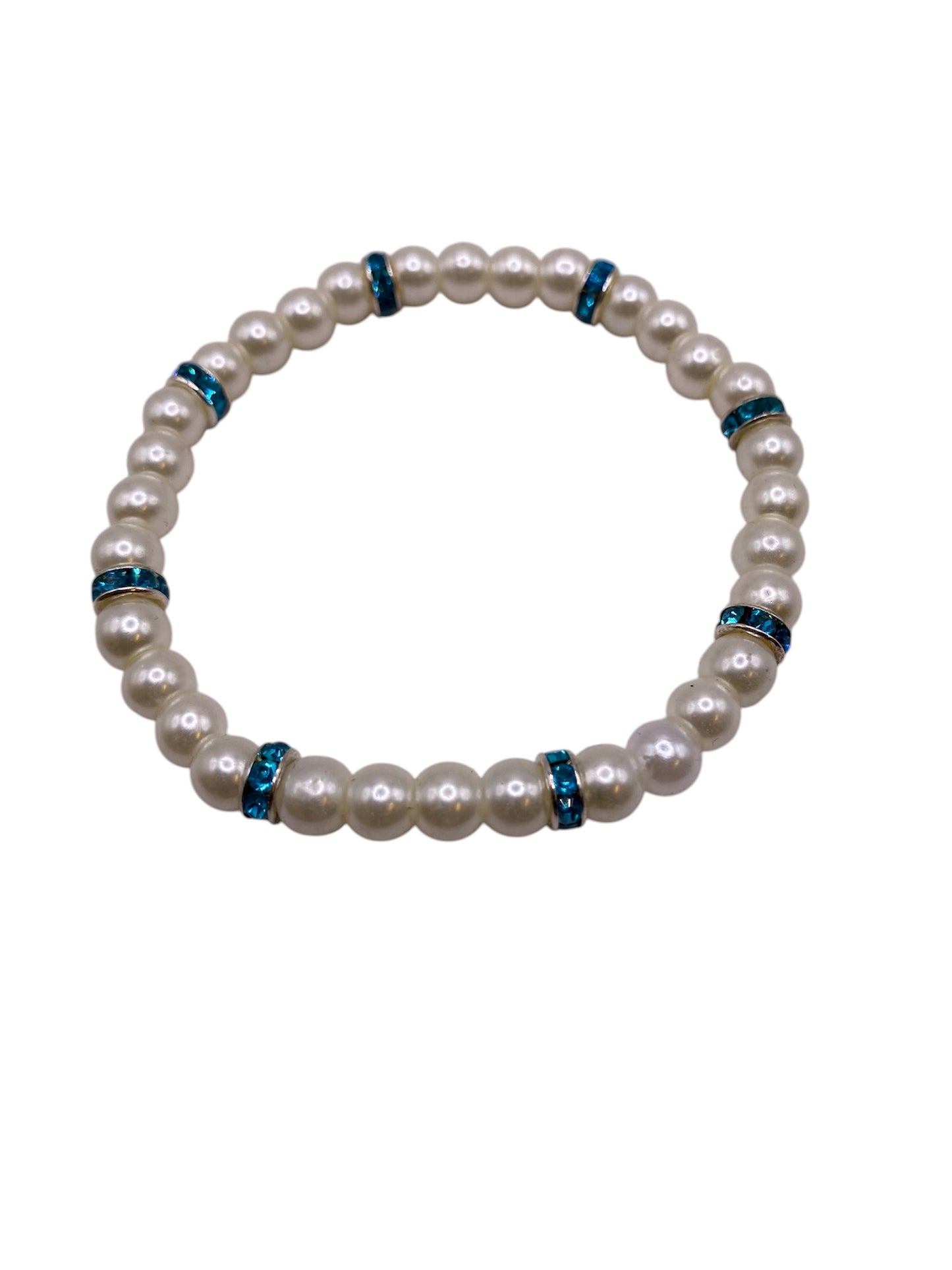 Pärlarmband med vita glaspärlor och turkosa strasstenar