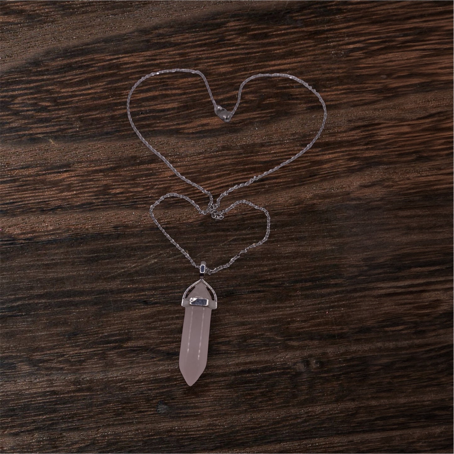 Halsband med rosenkvartshänge