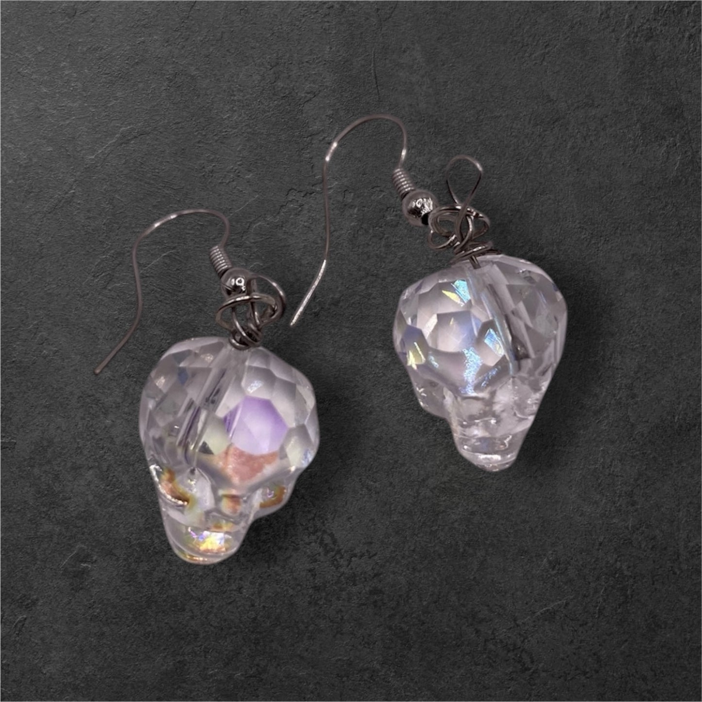 Kristallörhängen med döskalle